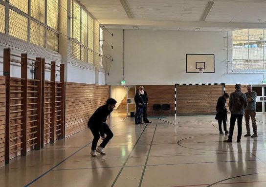 Die schöne Turnhalle im UG
